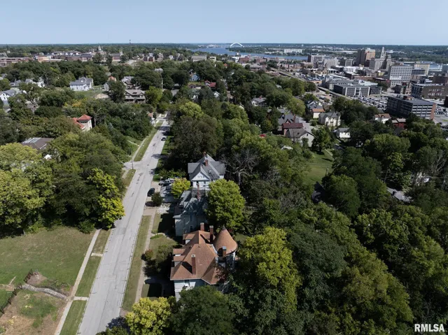 $349,900 | 817 West 7th Street, Davenport, IA 52802