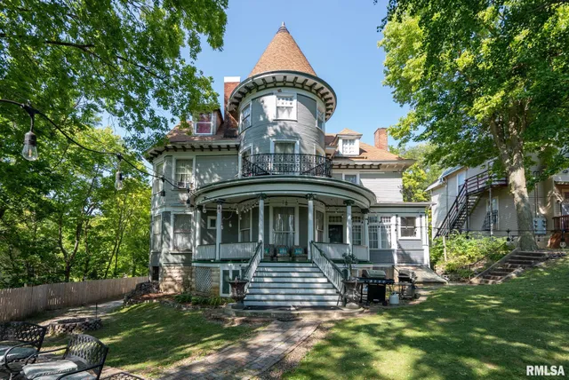 $349,900 | 817 West 7th Street, Davenport, IA 52802