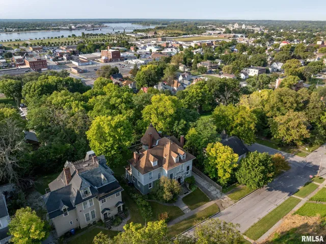 $349,900 | 817 West 7th Street, Davenport, IA 52802