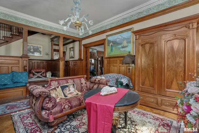 $349,900 | 817 West 7th Street, Davenport, IA 52802