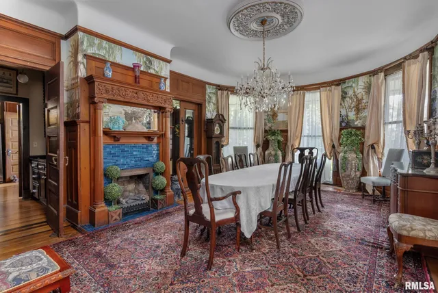 $349,900 | 817 West 7th Street, Davenport, IA 52802