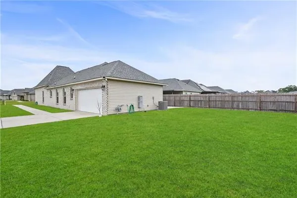 $2,400 | 641 Haaswood Lane, Slidell, LA 70458