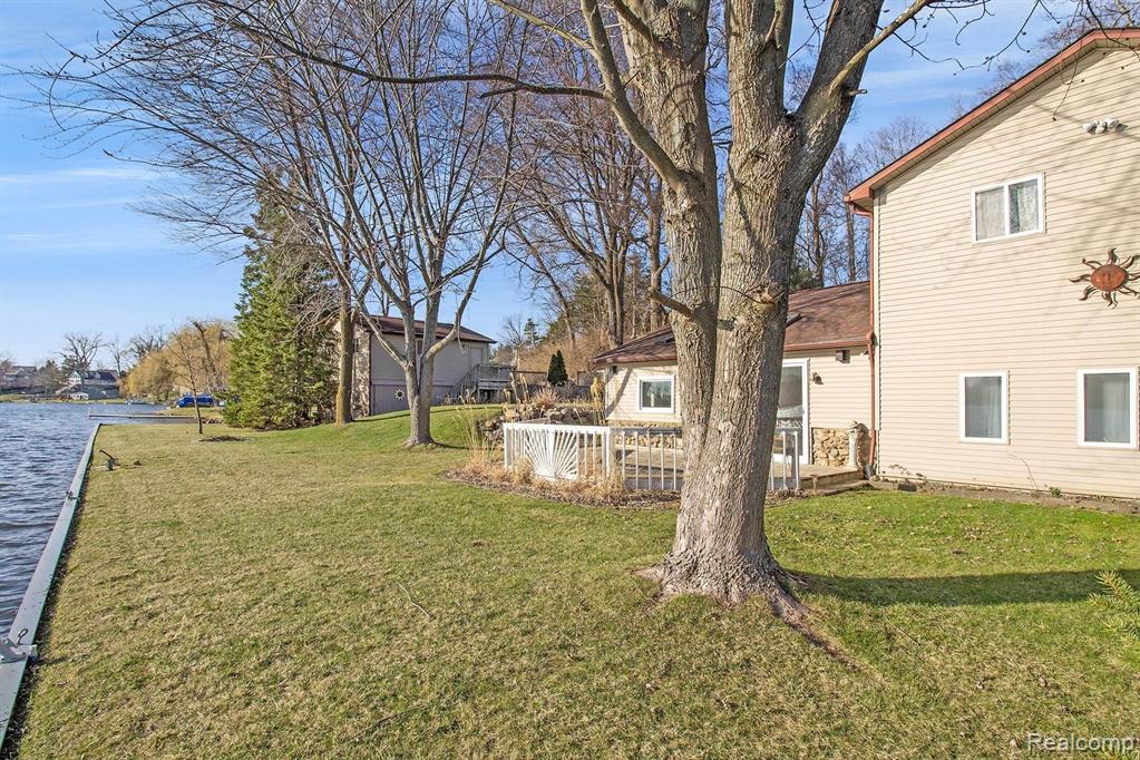 1615 Triangle Lake Road Howell, MI 48843 - Photo 8 of 30