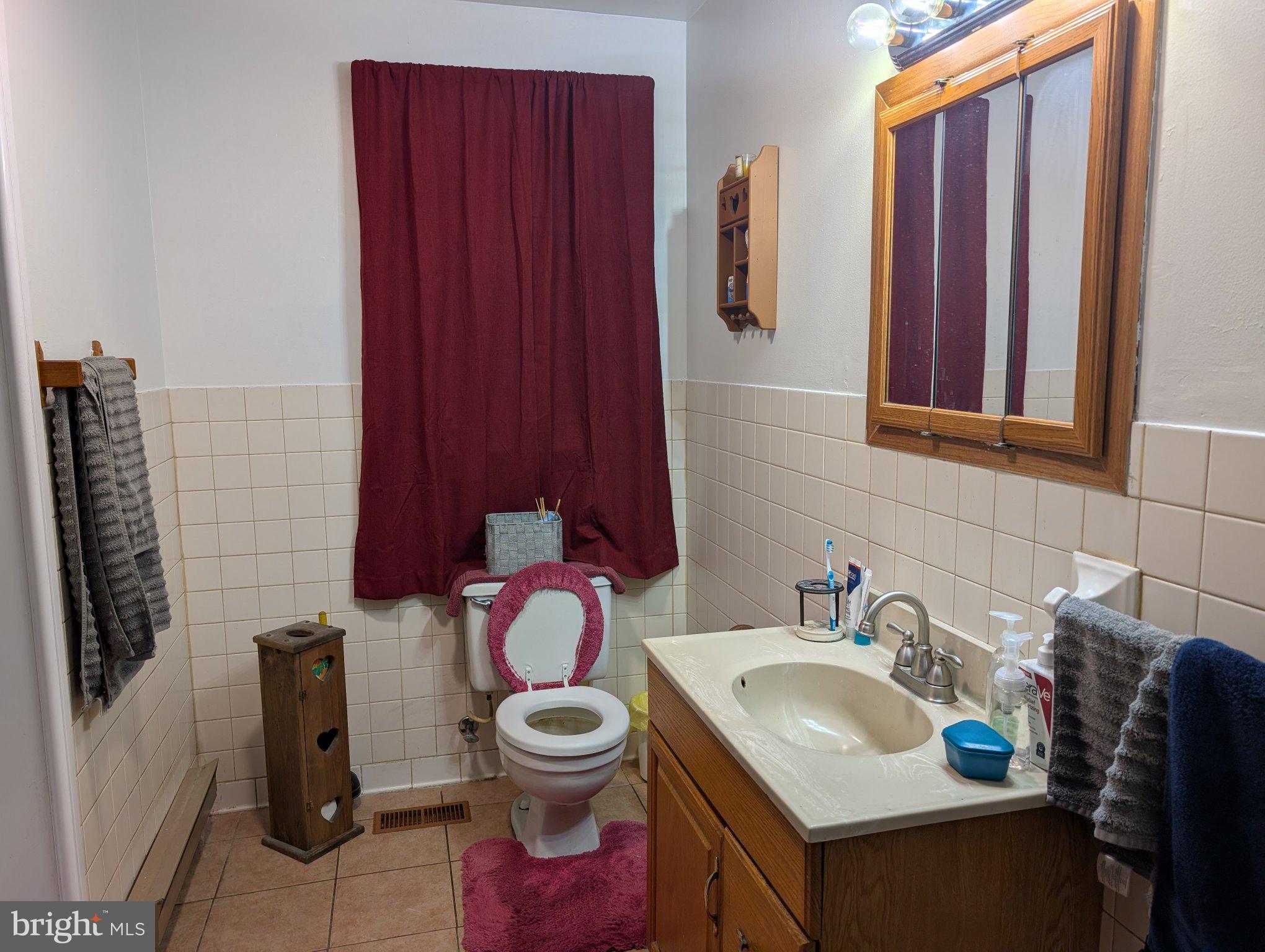 13790 Drapers Mill Road Greensboro, MD 21639 - Photo 22 of 22 Cozy bathroom with warm accents.