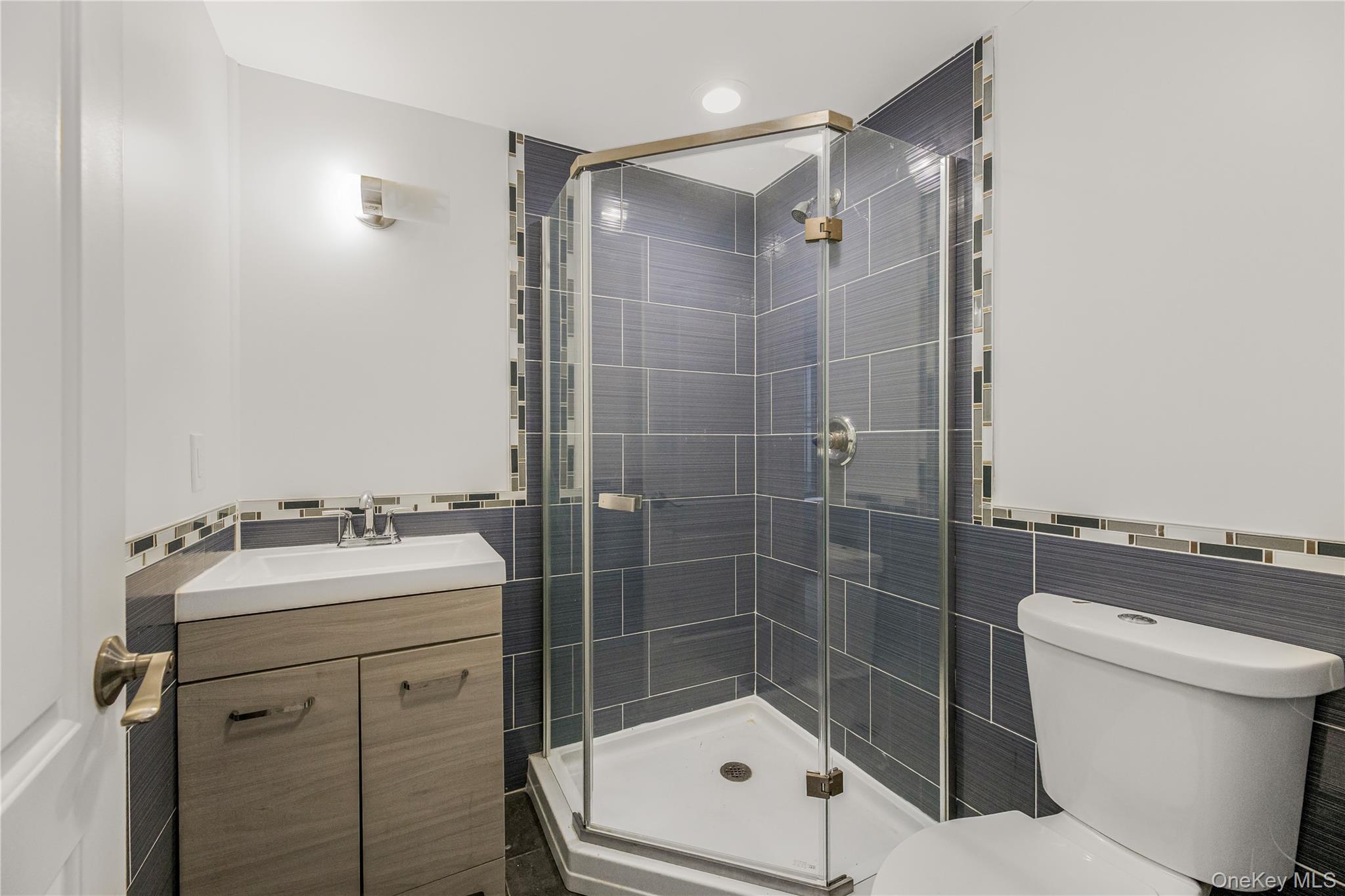 3067 Williamsbridge Road Bronx, NY 10467 - Photo 24 of 29 a bathroom with a sink toilet and shower