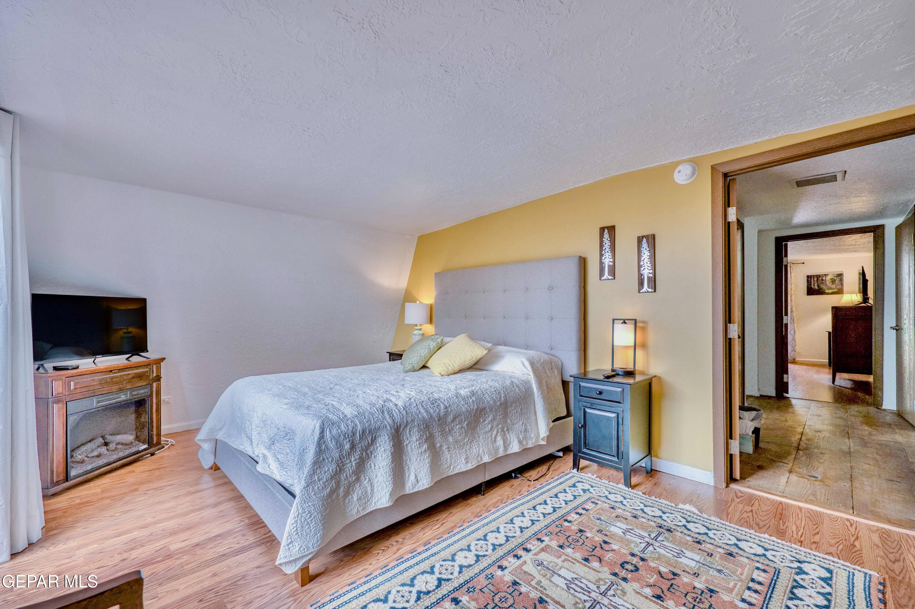 104 Meadow Wood Ruidoso, NM 88345 - Photo 41 of 55 a bedroom with a bed and a television