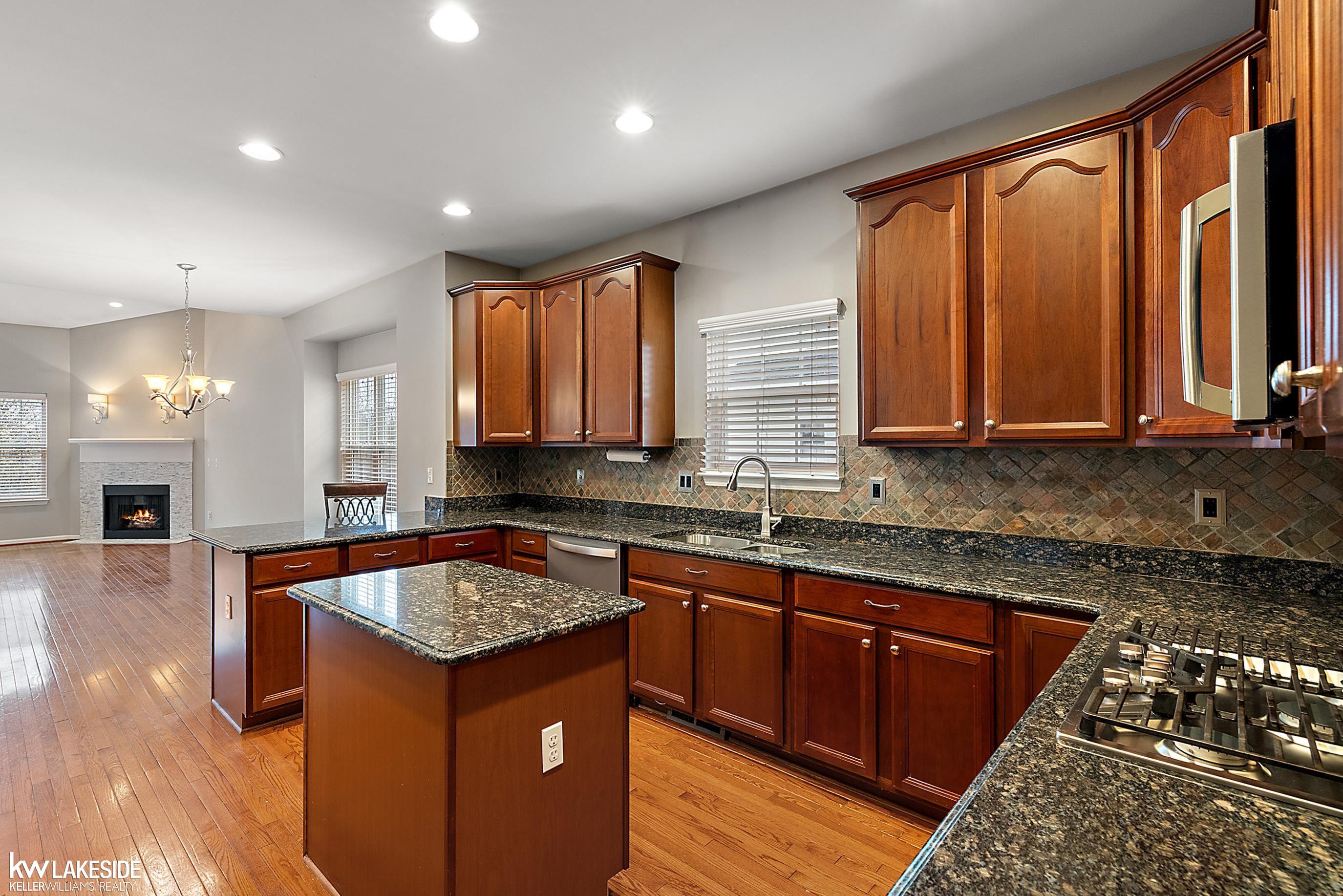 747 East Bluff Court Rochester, MI 48306 - Photo 13 of 79 50138673-1317f37e-a2b4-42f9-990c-16d7763faa21.JPG