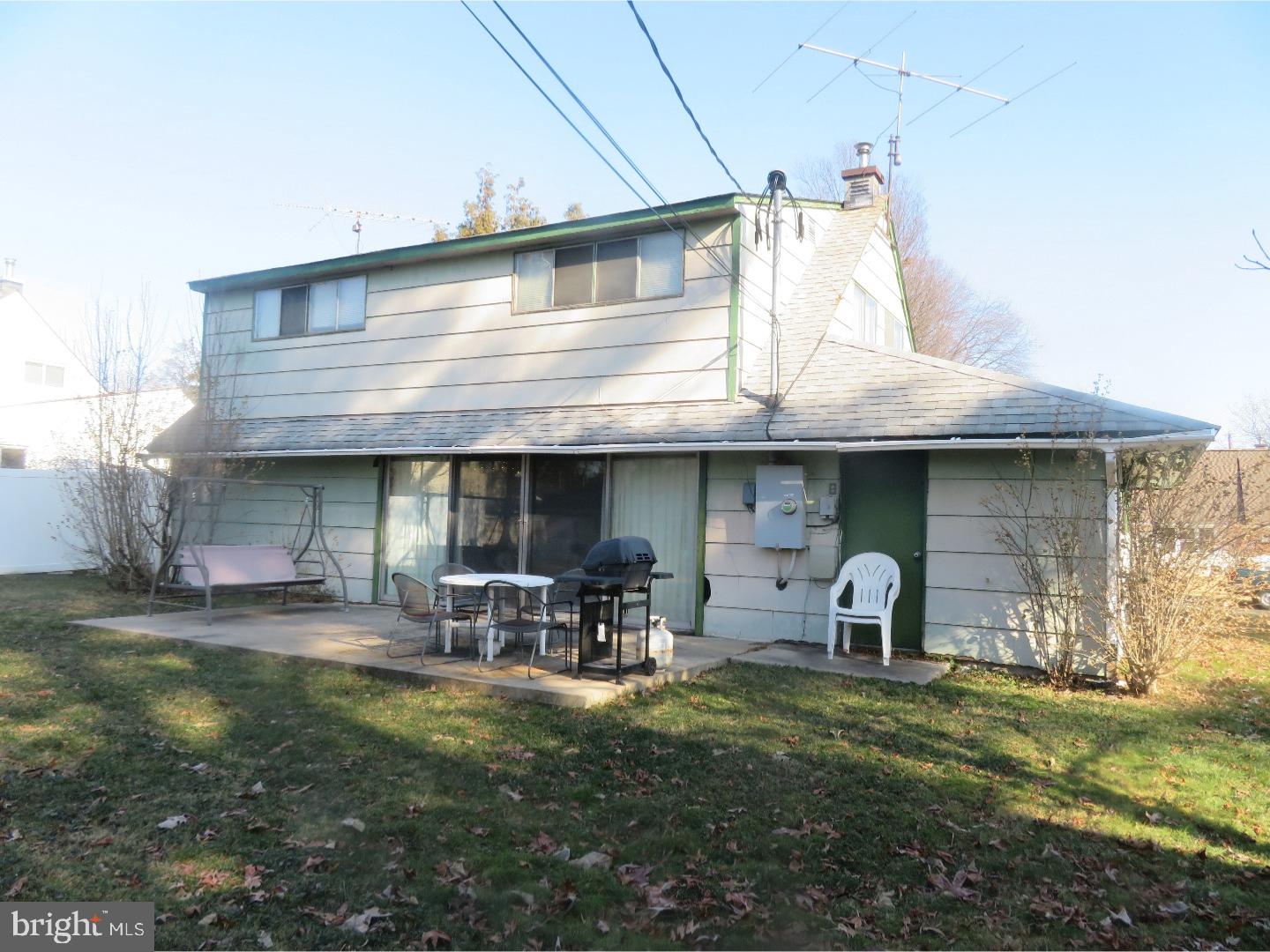 15 Hope Road Levittown, PA 19056 - Photo 20 of 24 Exterior Back