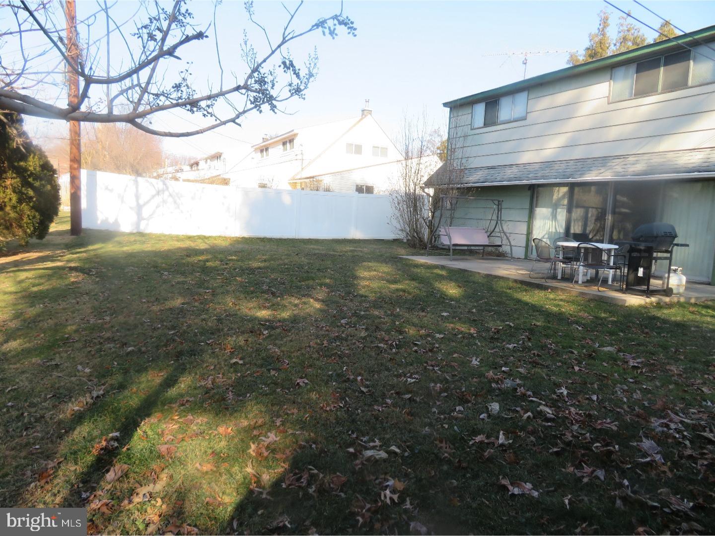 15 Hope Road Levittown, PA 19056 - Photo 21 of 24 Exterior Back
