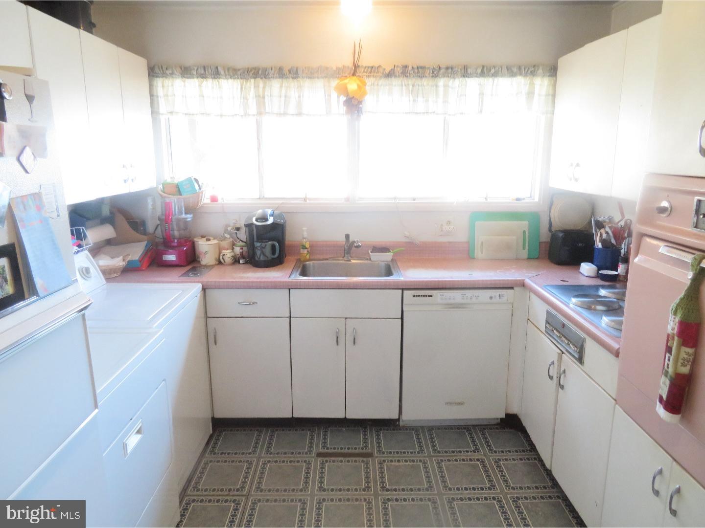15 Hope Road Levittown, PA 19056 - Photo 4 of 24 Kitchen