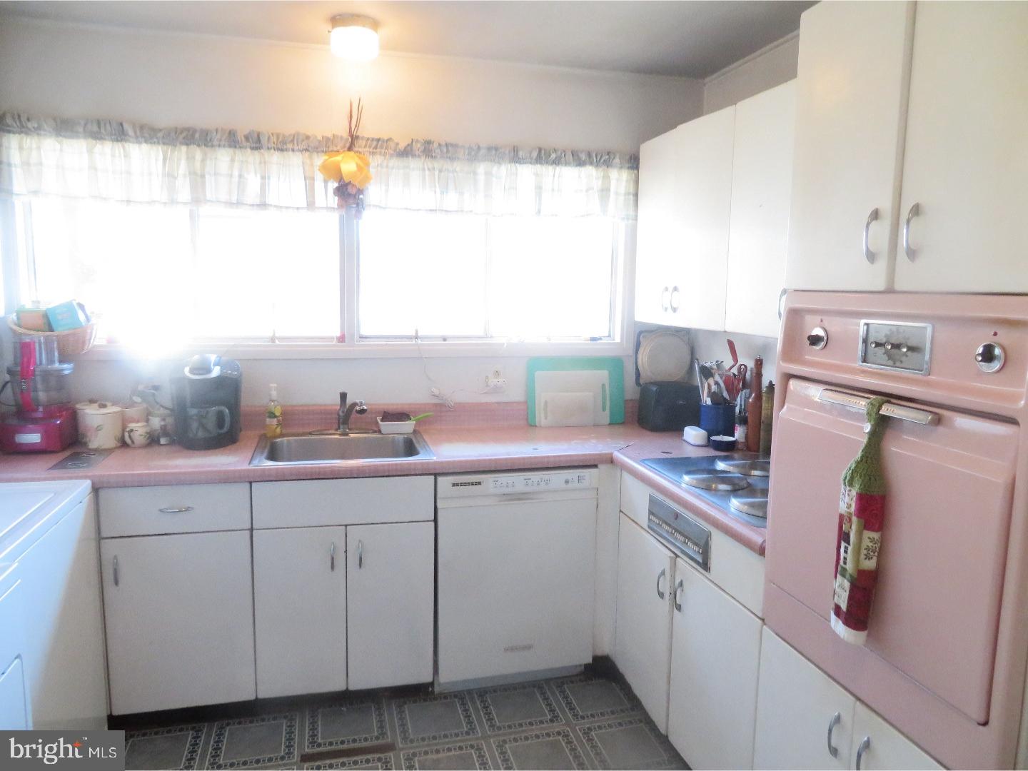 15 Hope Road Levittown, PA 19056 - Photo 5 of 24 Kitchen