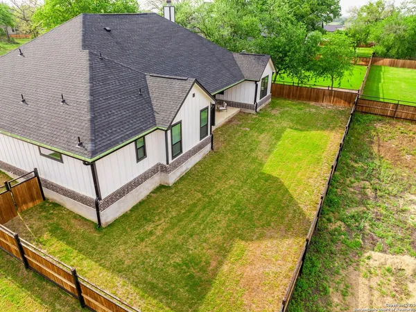 $3,500 | 132 Ash Parkway, La Vernia, TX 78121