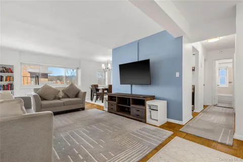 $259,000 | 45 East Hartsdale Avenue, Unit 6L, Hartsdale, NY 10530