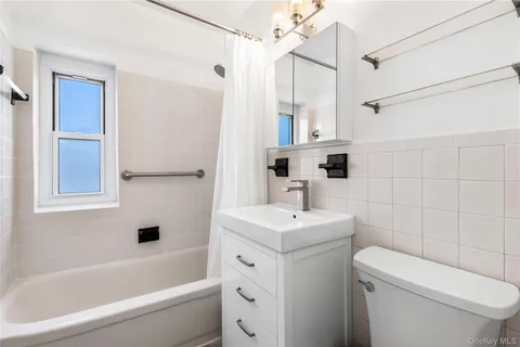 $259,000 | 45 East Hartsdale Avenue, Unit 6L, Hartsdale, NY 10530