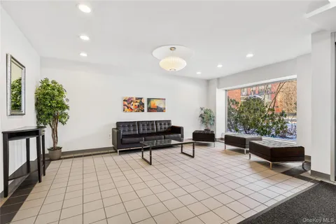 $259,000 | 45 East Hartsdale Avenue, Unit 6L, Hartsdale, NY 10530