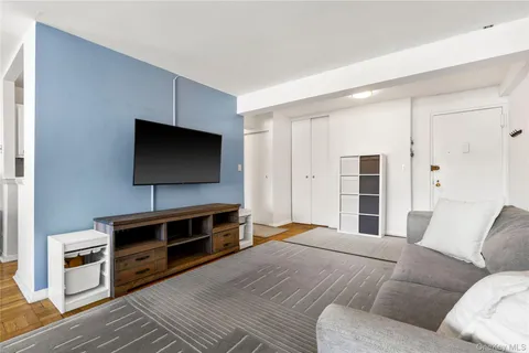 $259,000 | 45 East Hartsdale Avenue, Unit 6L, Hartsdale, NY 10530