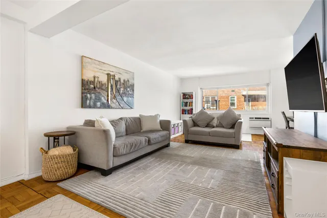 $259,000 | 45 East Hartsdale Avenue, Unit 6L, Hartsdale, NY 10530