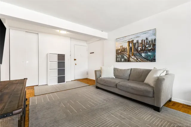 $259,000 | 45 East Hartsdale Avenue, Unit 6L, Hartsdale, NY 10530