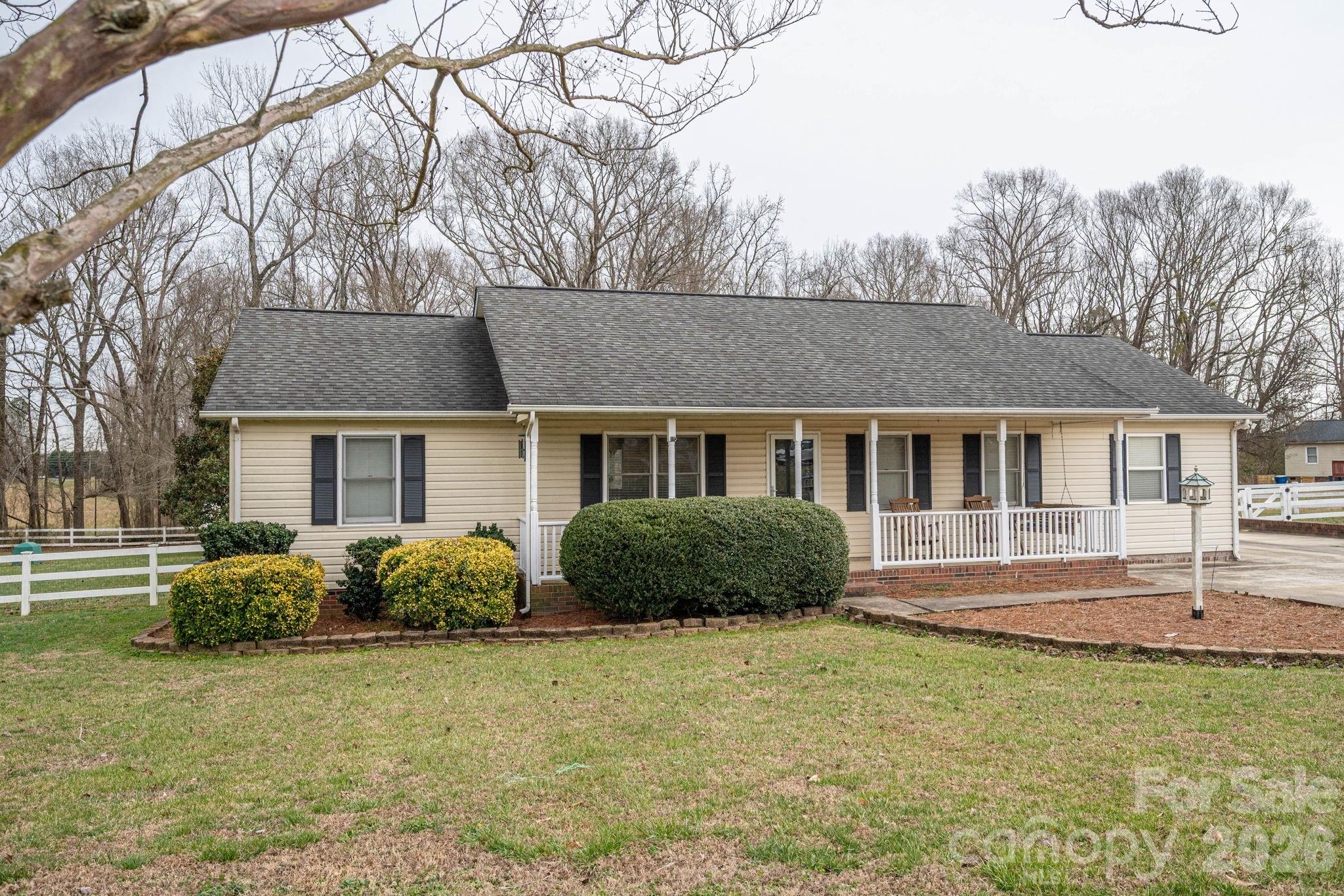 112 Pilots Ridge Drive Bessemer City, NC 28016 - Photo 4 of 36 a front view of a house with a garden