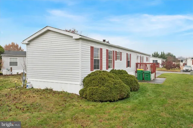 a view of a house with a yard and plants