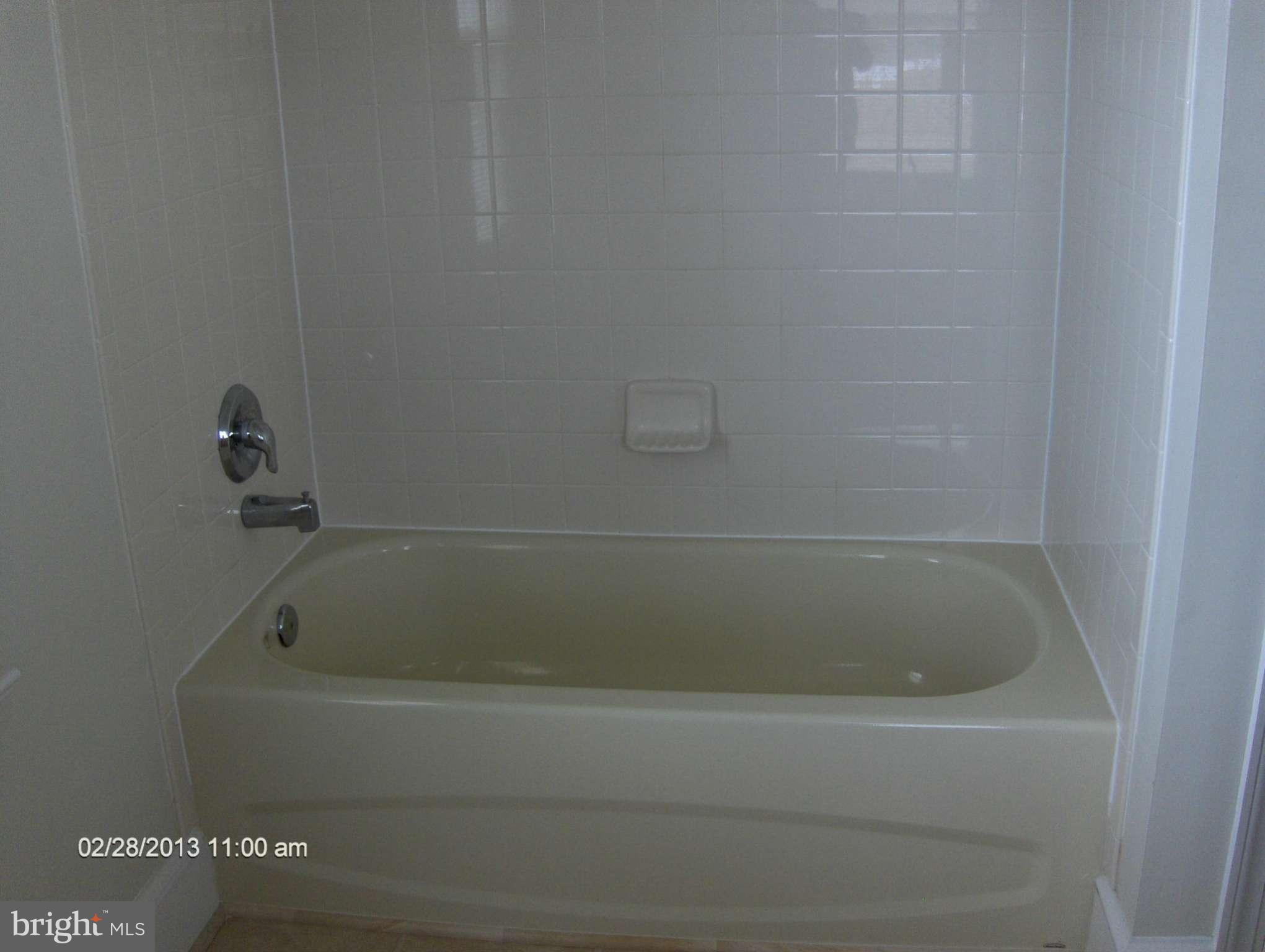 293 White Oak Road Fredericksburg, VA 22405 - Photo 5 of 14 Bath