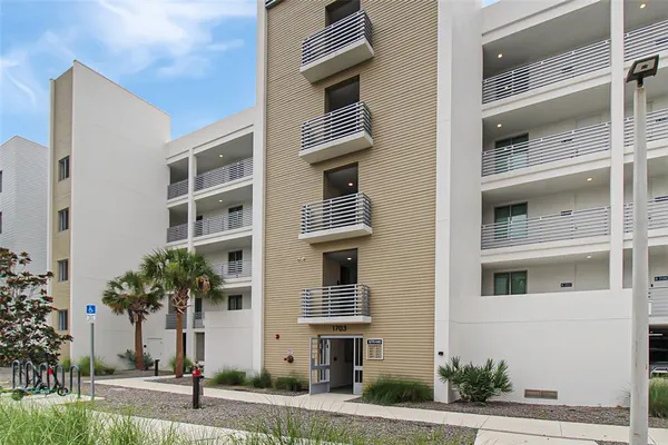 $4,200 | 1703 North Tamiami Trail, Unit 503, Sarasota, FL 34236
