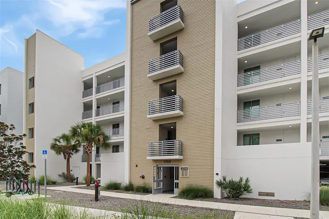 $4,200 | 1703 North Tamiami Trail, Unit 503, Sarasota, FL 34236