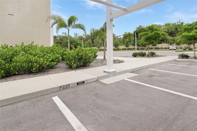 $4,200 | 1703 North Tamiami Trail, Unit 503, Sarasota, FL 34236