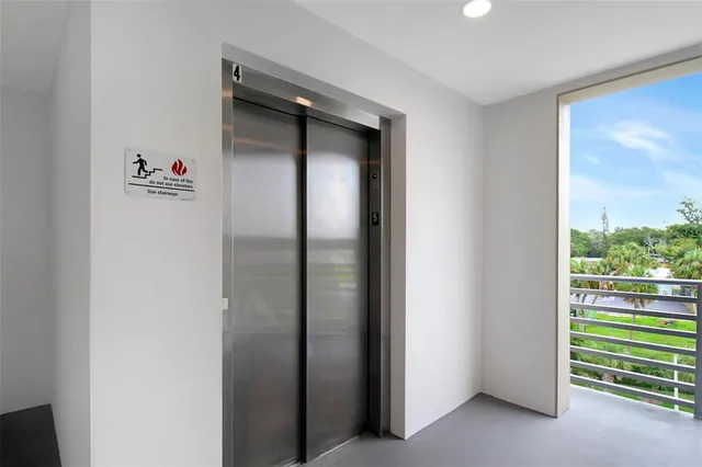 $4,200 | 1703 North Tamiami Trail, Unit 503, Sarasota, FL 34236