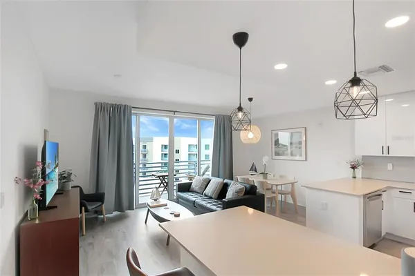 $4,200 | 1703 North Tamiami Trail, Unit 503, Sarasota, FL 34236