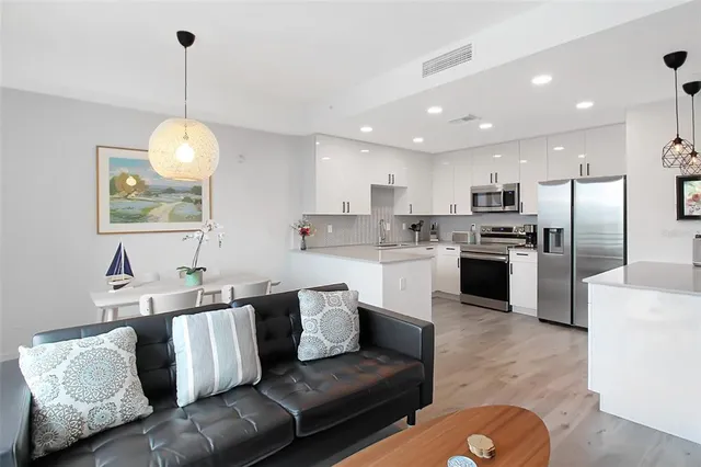 $4,200 | 1703 North Tamiami Trail, Unit 503, Sarasota, FL 34236