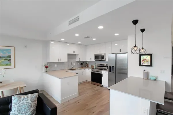 $4,200 | 1703 North Tamiami Trail, Unit 503, Sarasota, FL 34236