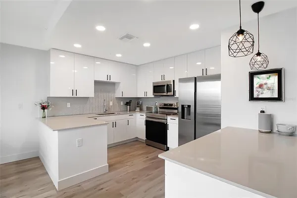 $4,200 | 1703 North Tamiami Trail, Unit 503, Sarasota, FL 34236