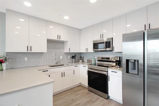 $4,200 | 1703 North Tamiami Trail, Unit 503, Sarasota, FL 34236