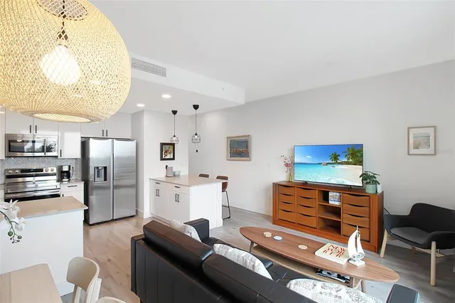 $4,200 | 1703 North Tamiami Trail, Unit 503, Sarasota, FL 34236