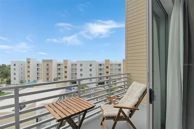 $4,200 | 1703 North Tamiami Trail, Unit 503, Sarasota, FL 34236
