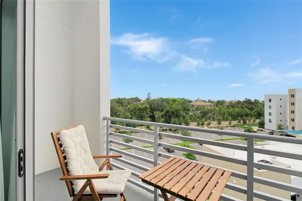 $4,200 | 1703 North Tamiami Trail, Unit 503, Sarasota, FL 34236