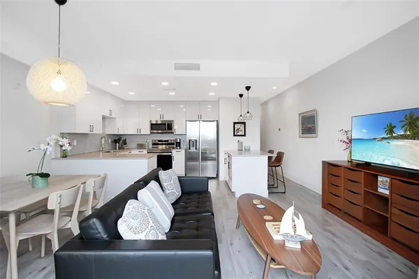 $4,200 | 1703 North Tamiami Trail, Unit 503, Sarasota, FL 34236