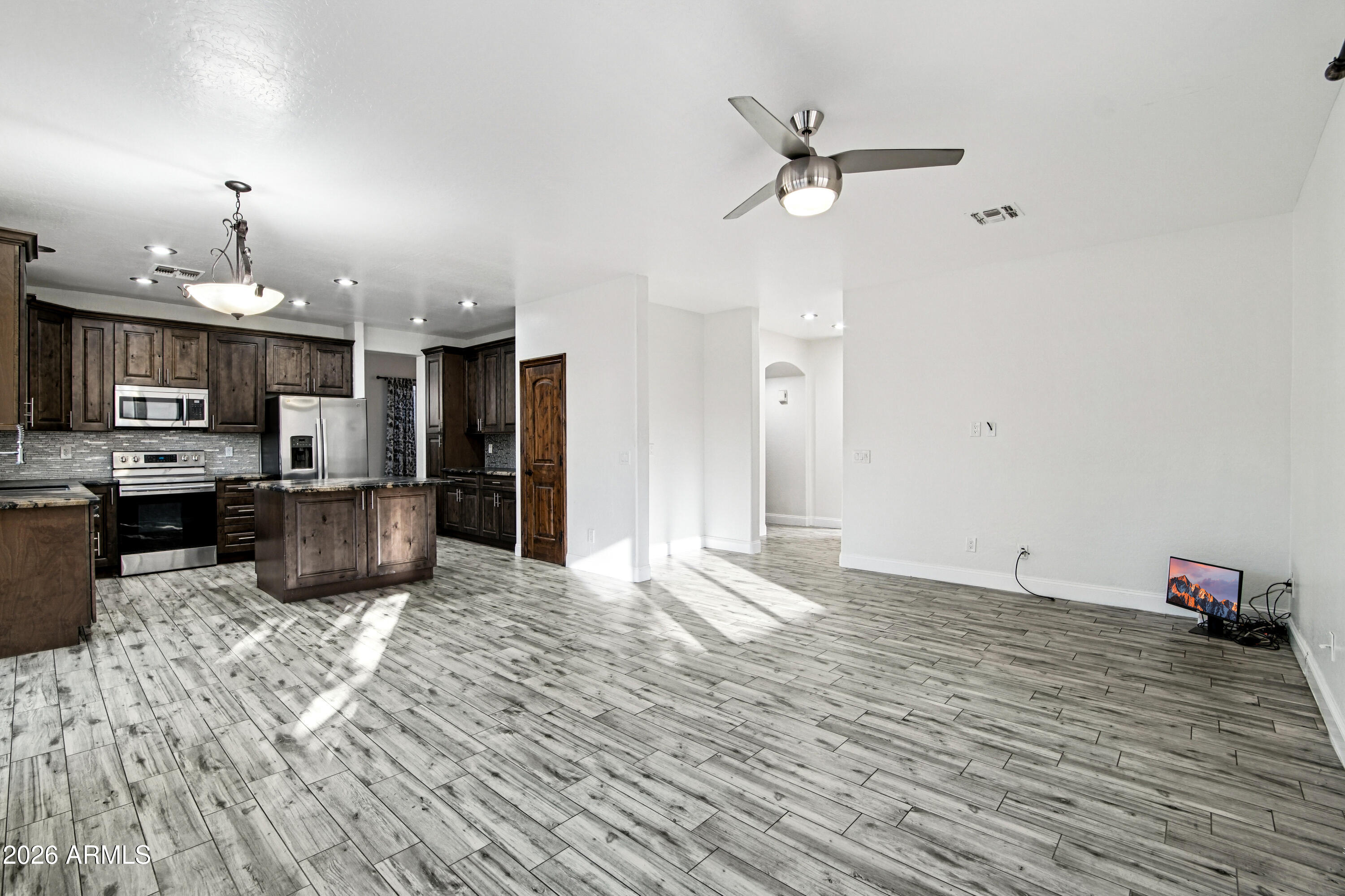 563 East Krista Way Tempe, AZ 85284 - Photo 8 of 48 9-print-E Krista Way-S1902-009