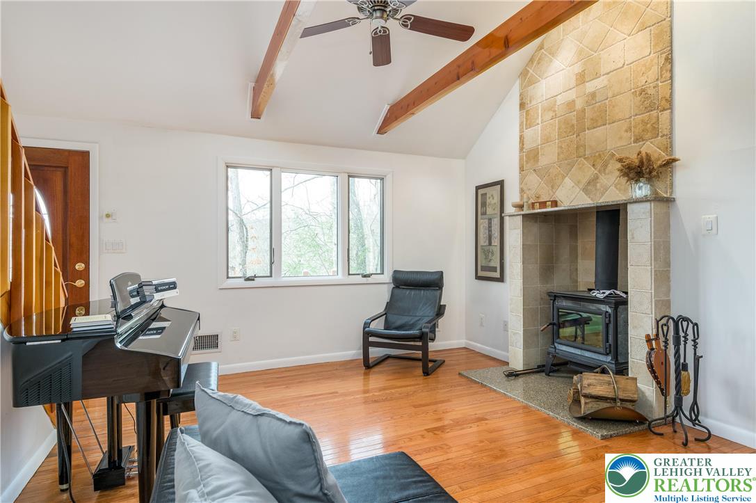 6159 Decker Road Bushkill, PA 18324 - Photo 18 of 49 a room with musical instruments