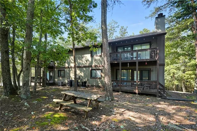 a picture of a wall with a white wall and a white wall