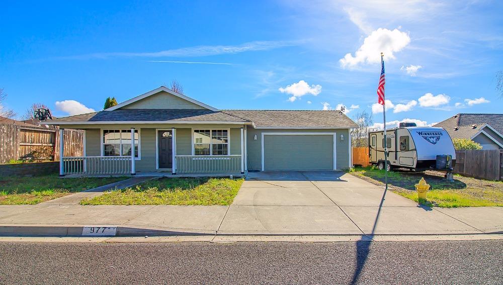 977 Ridgeview Drive Eagle Point, OR 97524 - Photo 1 of 26 Primary Photo