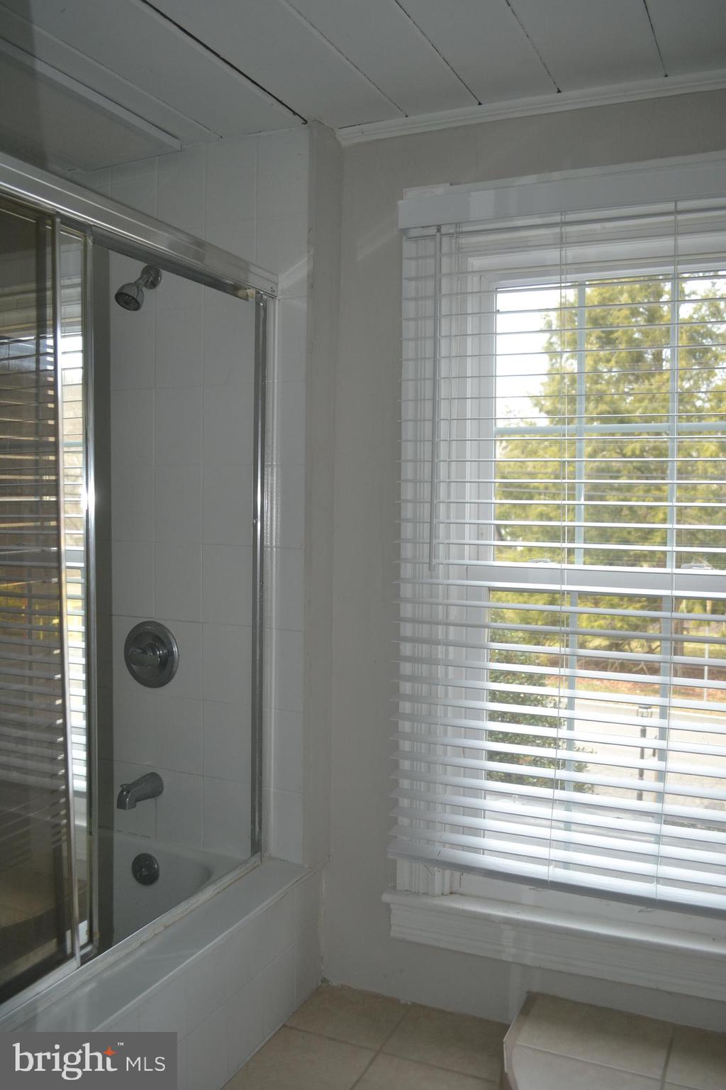 5 Byram Road Pipersville, PA 18947 - Photo 23 of 36 2nd Floor Bath