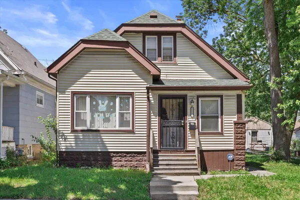$135,000 | 3118 West Fairmount Avenue, Milwaukee, WI 53209