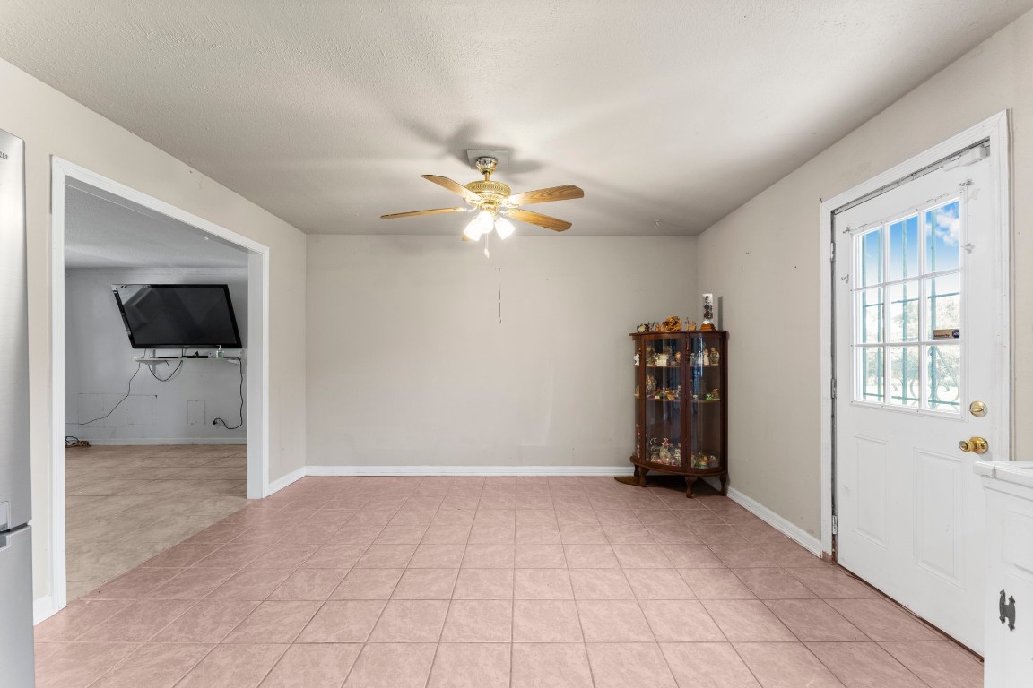 814 Isetta Lane Houston, TX 77060 - Photo 13 of 30 a view of an empty room with a window