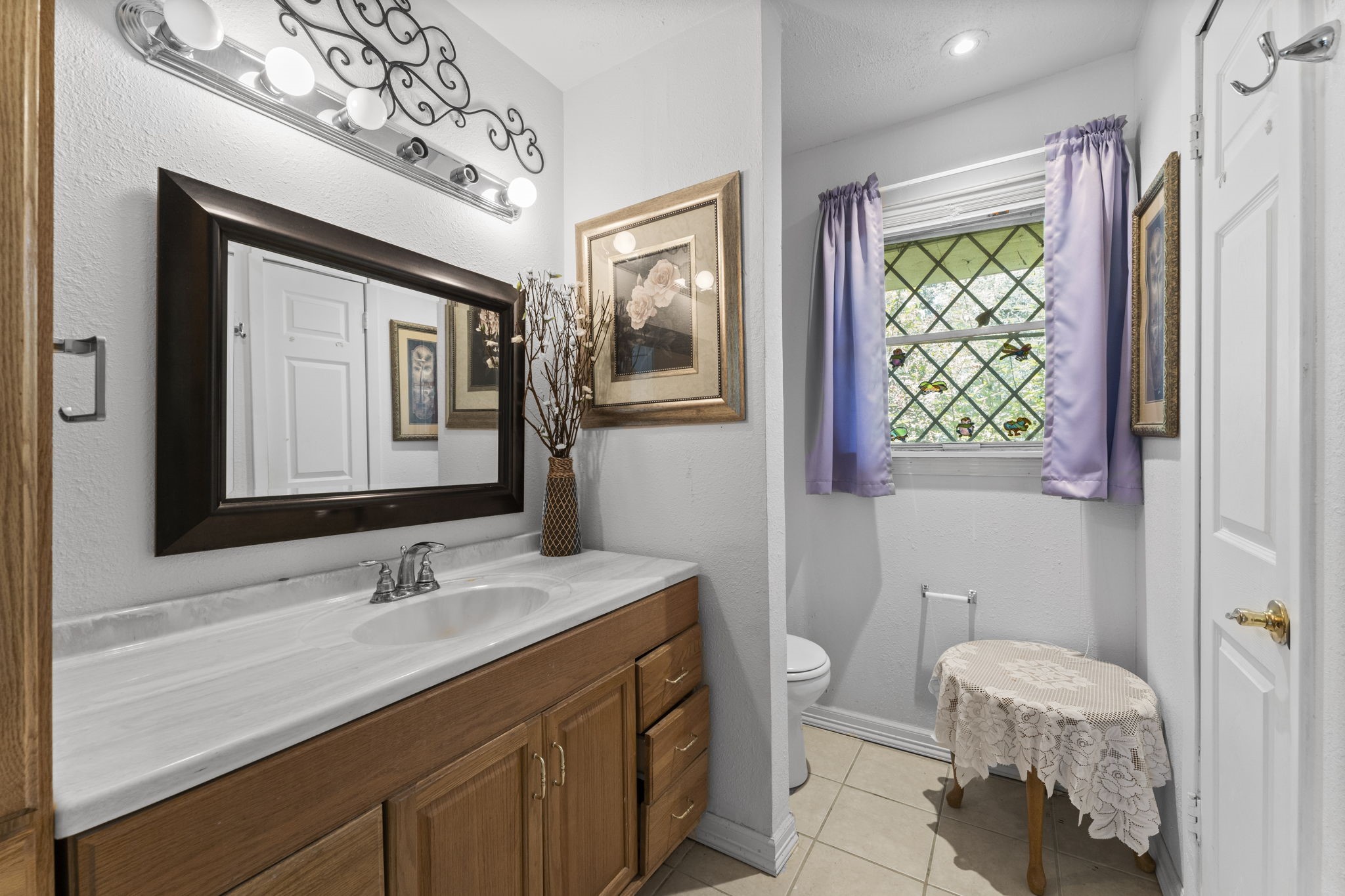 814 Isetta Lane Houston, TX 77060 - Photo 15 of 30 a bathroom with a double vanity sink and a mirror