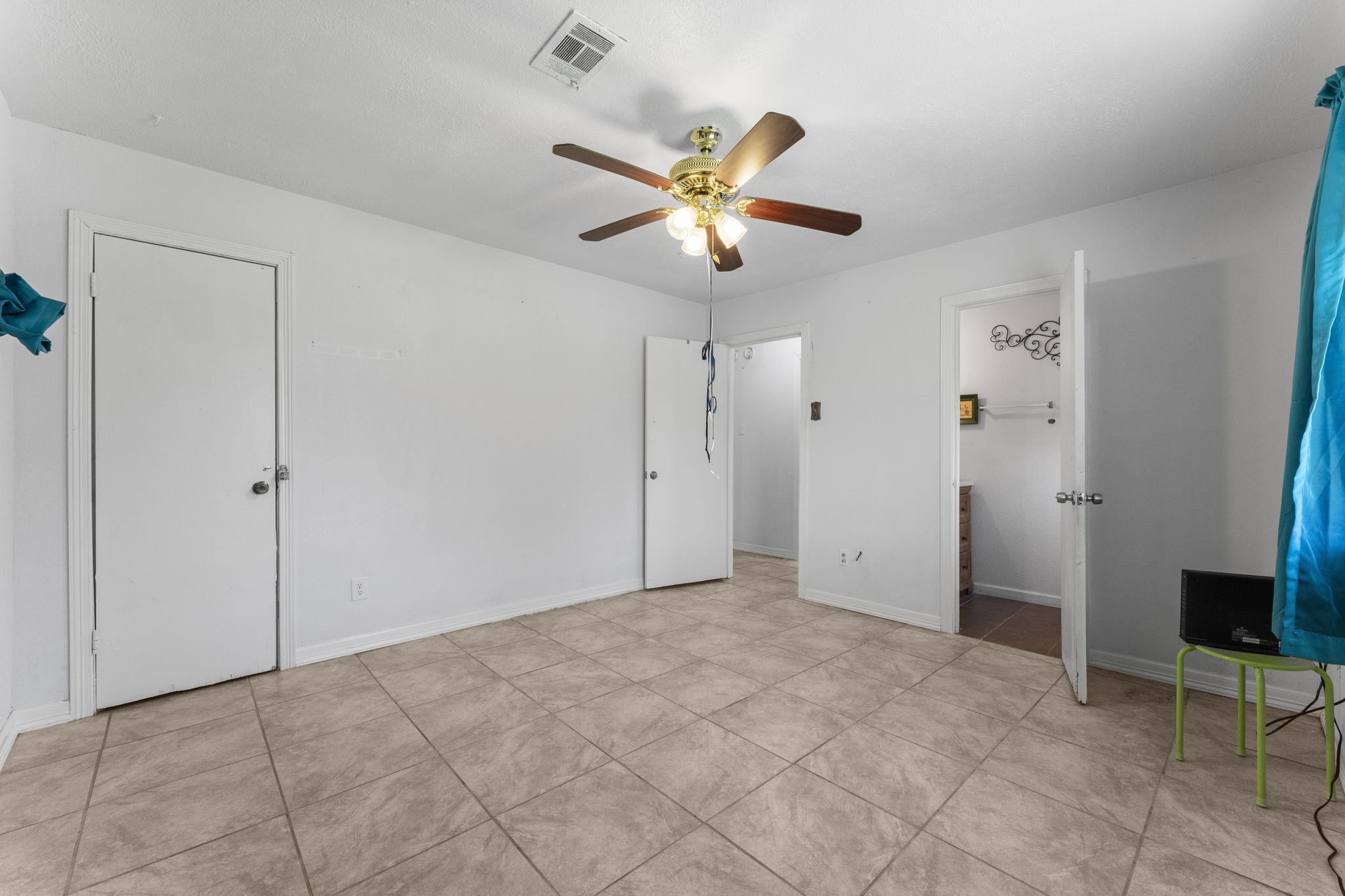 814 Isetta Lane Houston, TX 77060 - Photo 19 of 30 a view of an empty room