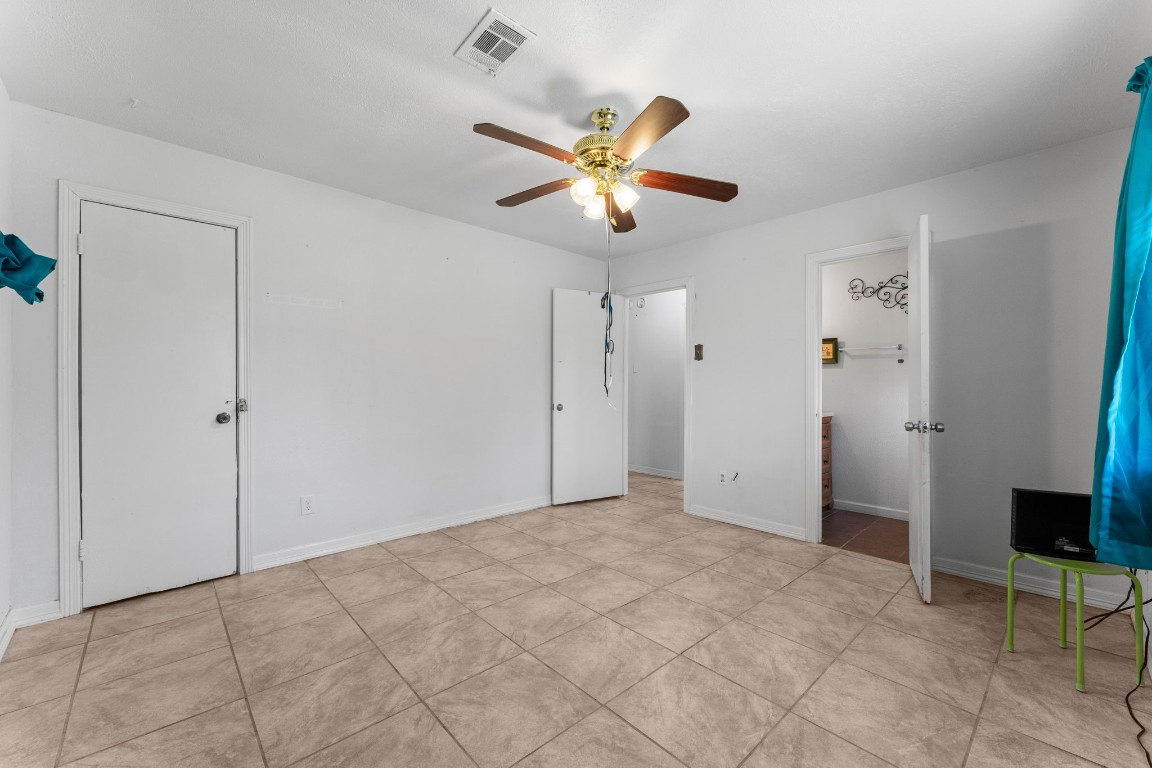 814 Isetta Lane Houston, TX 77060 - Photo 19 of 30 a view of an empty room