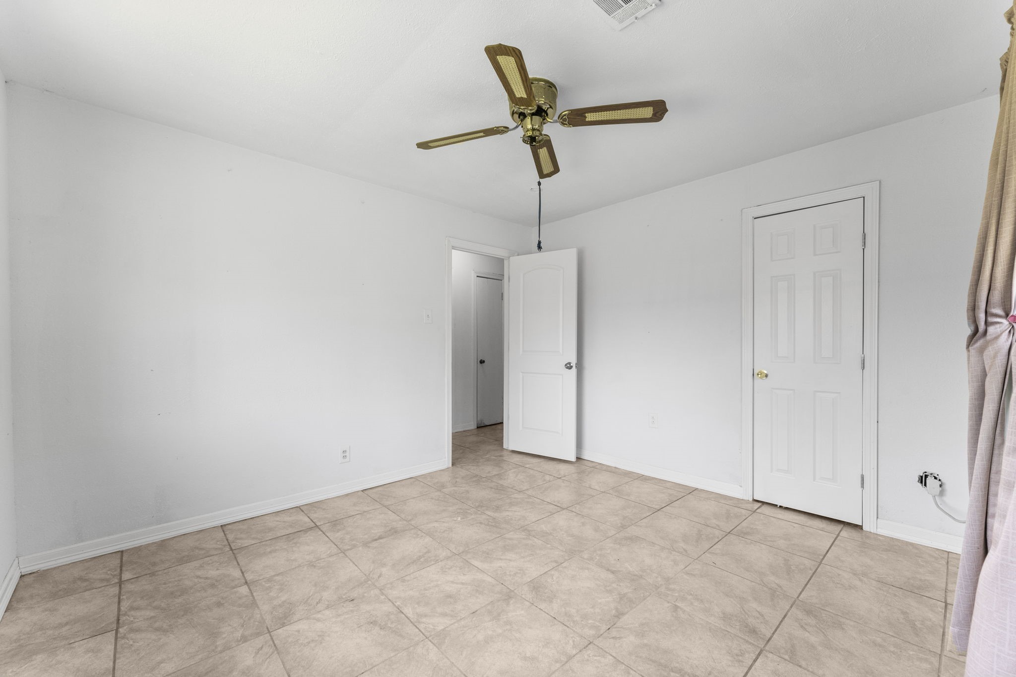 814 Isetta Lane Houston, TX 77060 - Photo 22 of 30 a view of room
