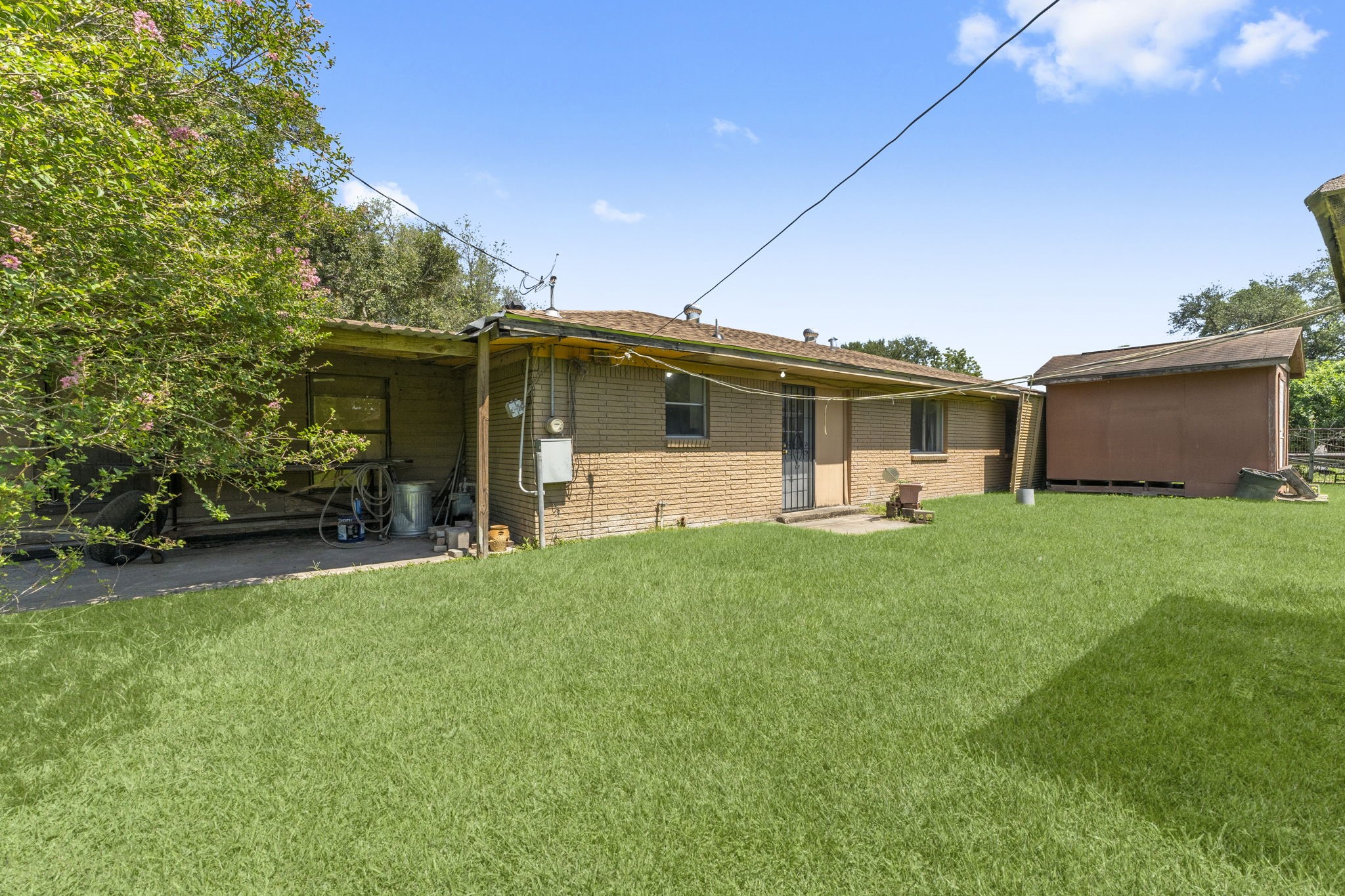 814 Isetta Lane Houston, TX 77060 - Photo 23 of 30 a front view of house with yard and green space